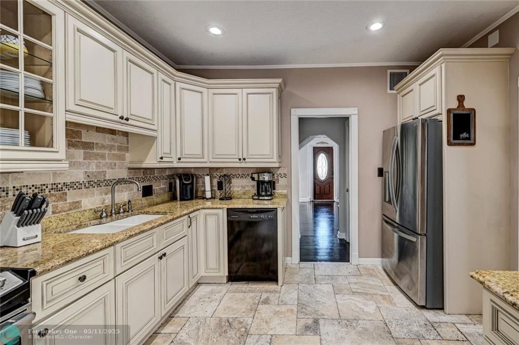 For Rent: $899,999 (0 beds, 0 baths, 2111 Square Feet)
