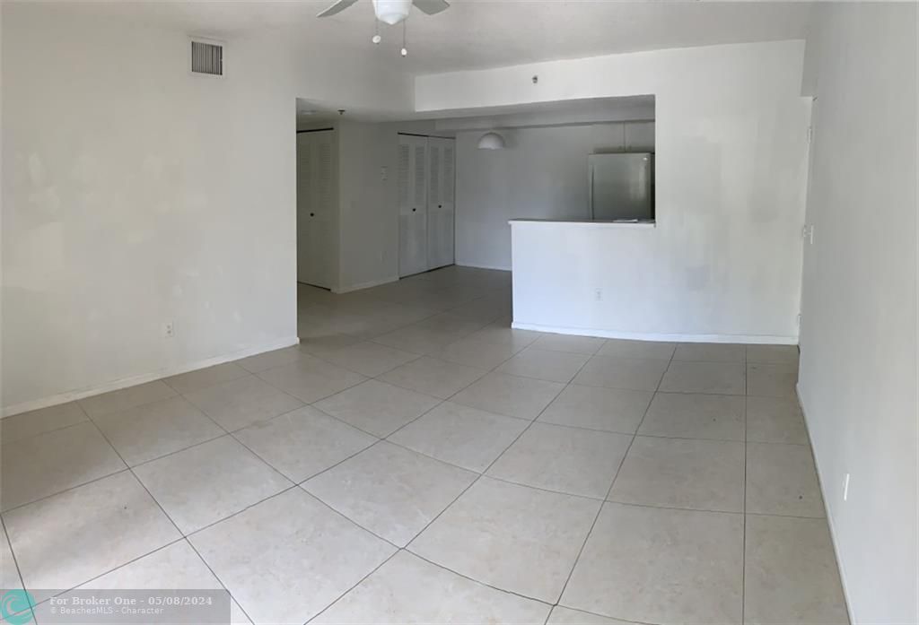 For Rent: $2,300 (2 beds, 2 baths, 1130 Square Feet)