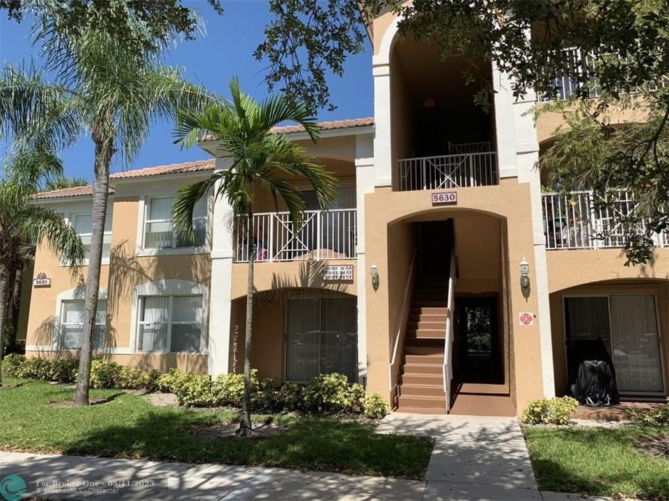 For Rent: $2,300 (2 beds, 2 baths, 1130 Square Feet)