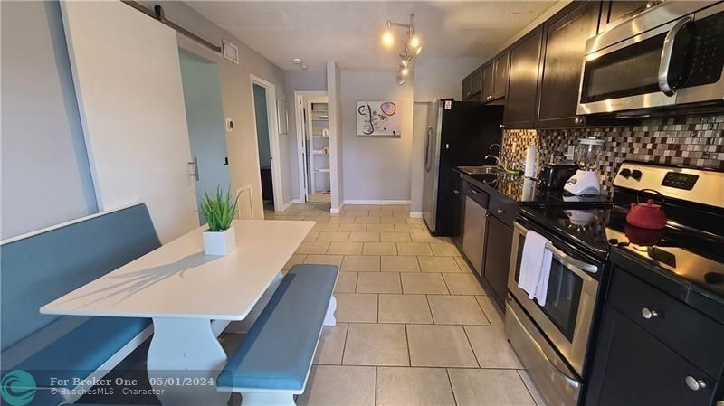 For Rent: $2,900 (2 beds, 1 baths, 1000 Square Feet)