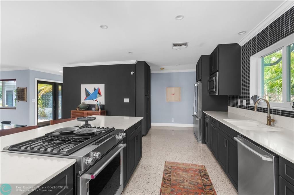 Recently Sold: $895,000 (3 beds, 2 baths, 1657 Square Feet)