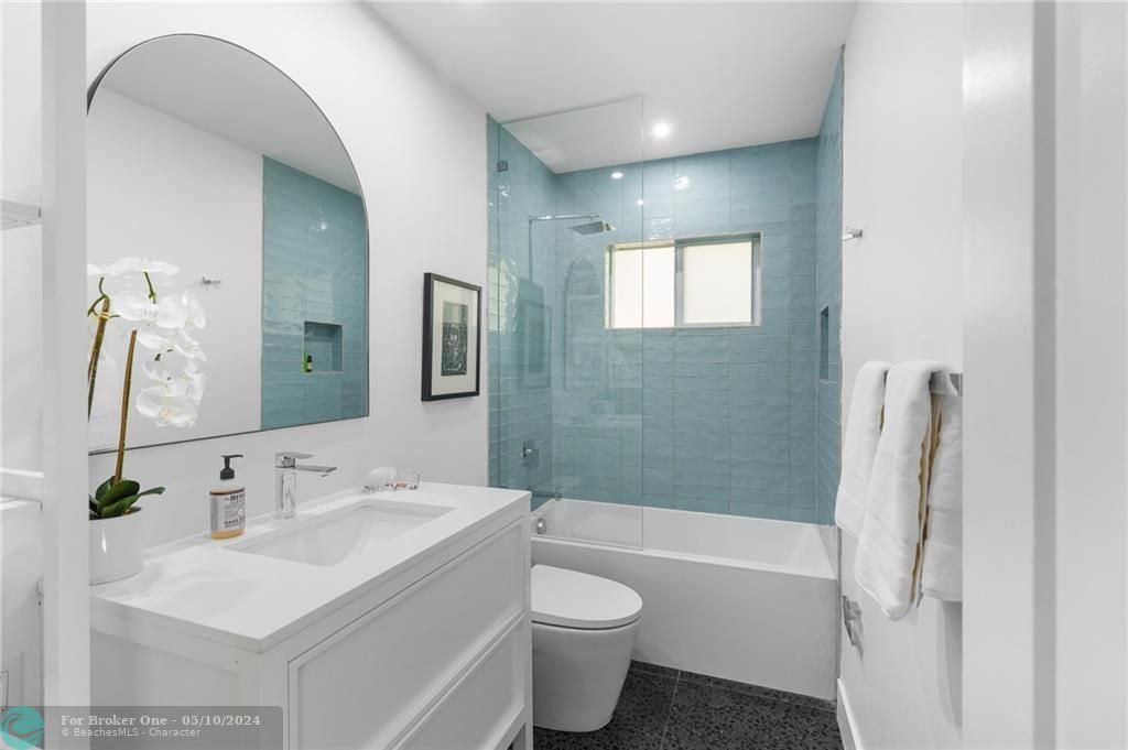 最近售出: $895,000 (3 贝兹, 2 浴室, 1657 平方英尺)