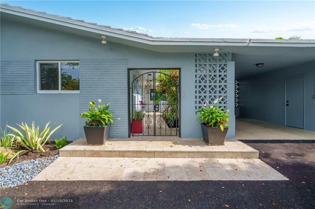 Recently Sold: $895,000 (3 beds, 2 baths, 1657 Square Feet)