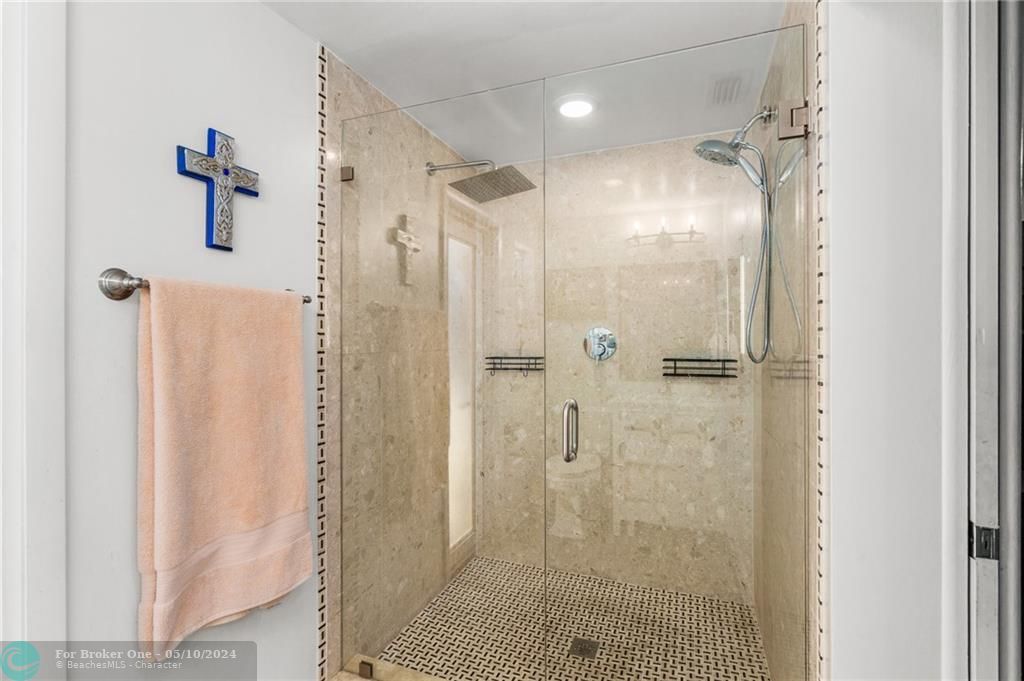 最近售出: $799,900 (3 贝兹, 3 浴室, 1535 平方英尺)