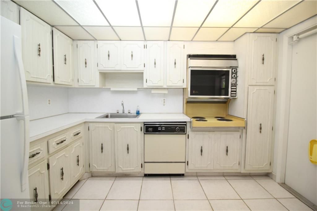 Recently Sold: $240,000 (2 beds, 2 baths, 1150 Square Feet)