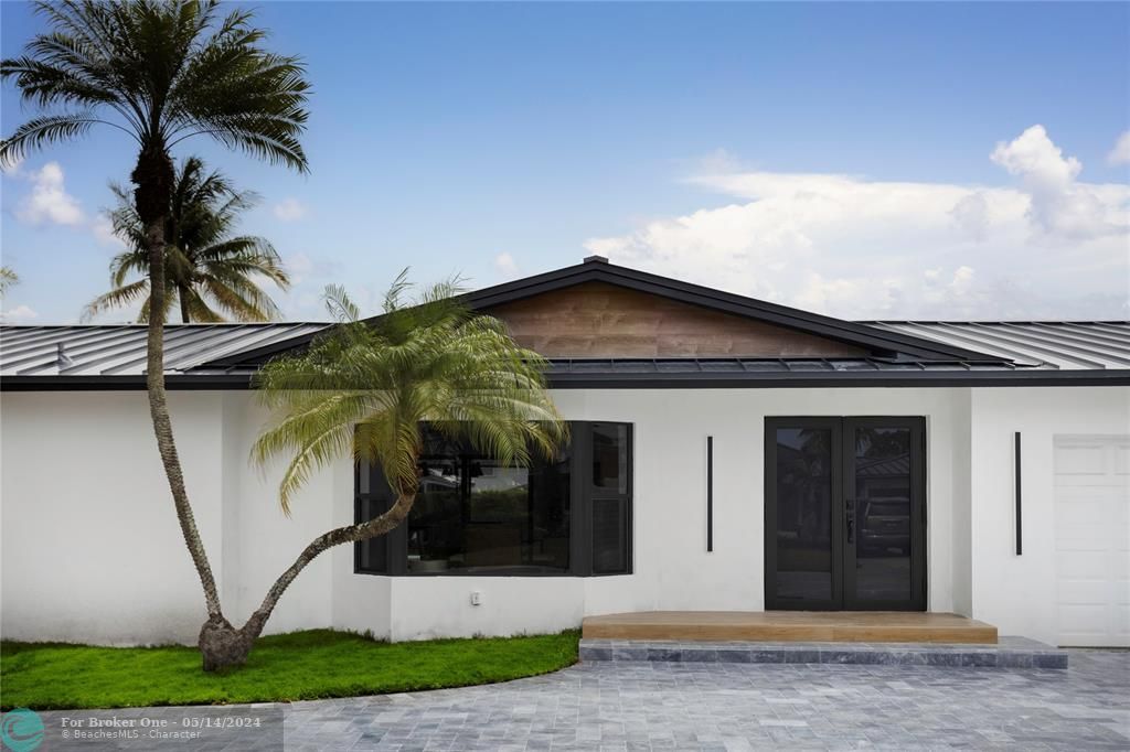 Recently Sold: $1,490,000 (4 beds, 3 baths, 2226 Square Feet)