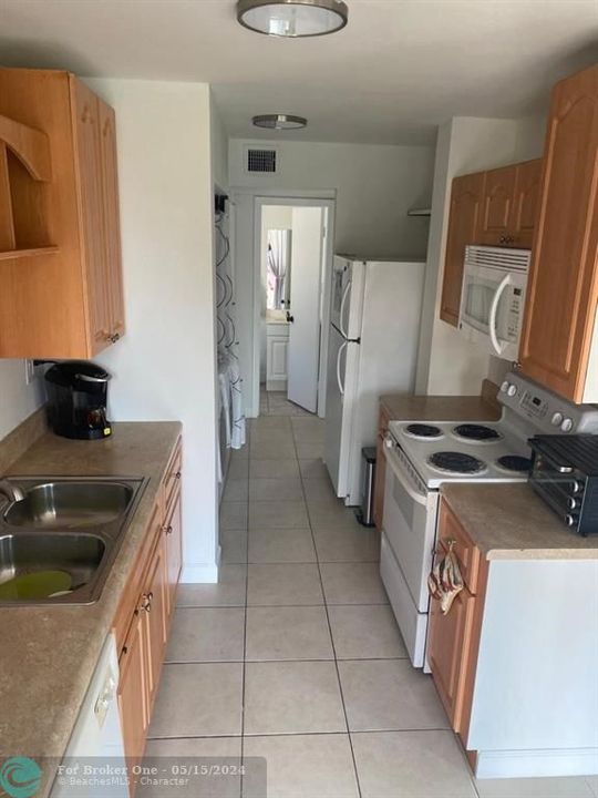 Recently Rented: $1,700 (1 beds, 1 baths, 850 Square Feet)