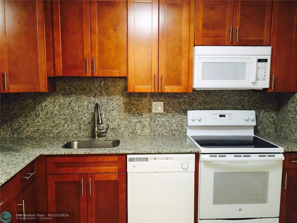 Recently Rented: $1,950 (2 beds, 2 baths, 1180 Square Feet)
