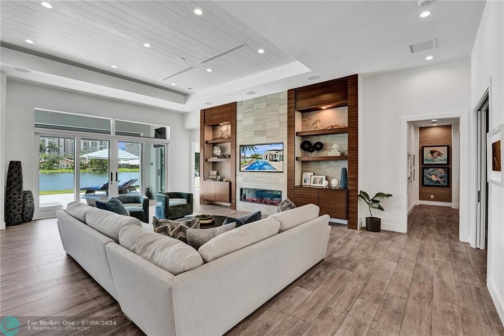 Recently Sold: $4,950,000 (4 beds, 4 baths, 3700 Square Feet)