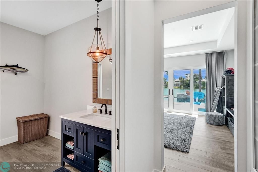 Recently Sold: $4,950,000 (4 beds, 4 baths, 3700 Square Feet)