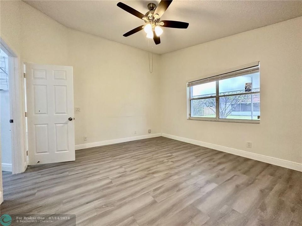 Recently Rented: $4,100 (3 beds, 2 baths, 1432 Square Feet)
