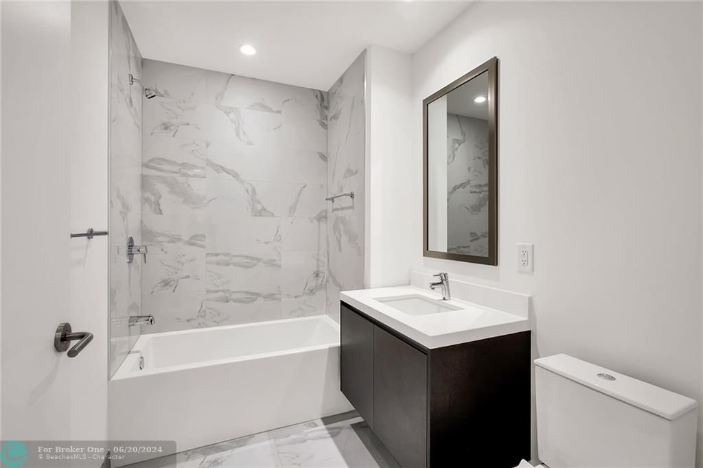 待售: $995,000 (1 贝兹, 2 浴室, 1254 平方英尺)