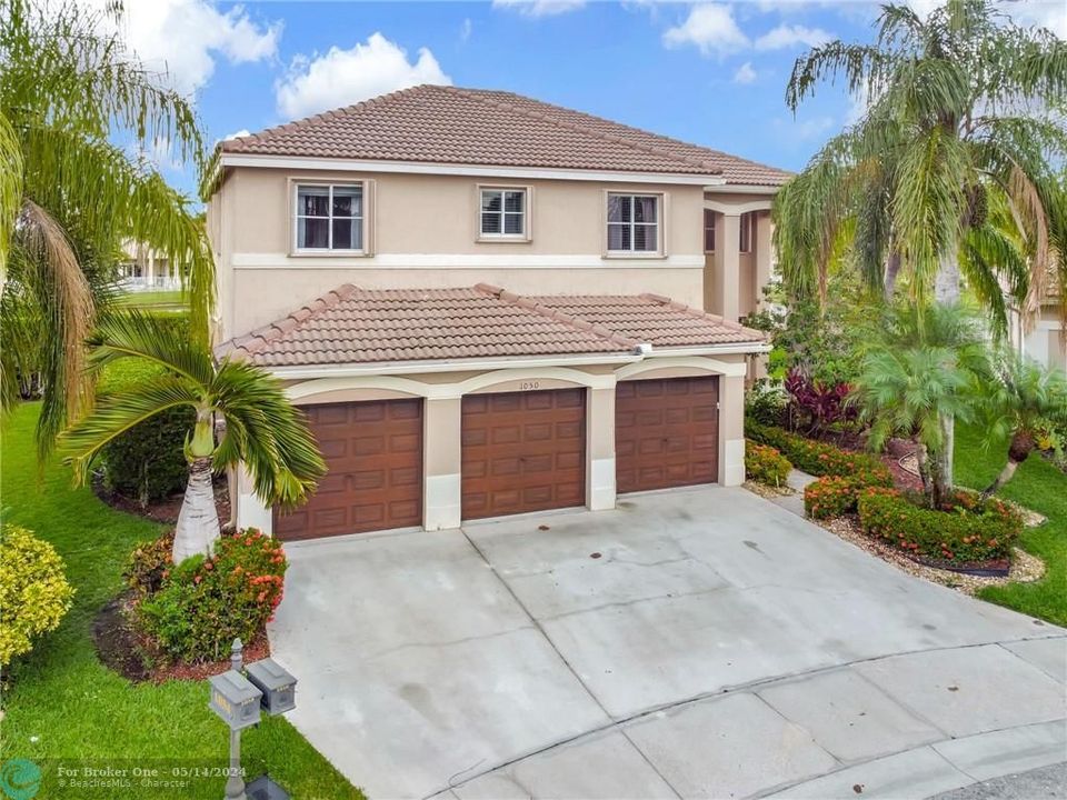 Recently Sold: $1,200,000 (6 beds, 4 baths, 3170 Square Feet)