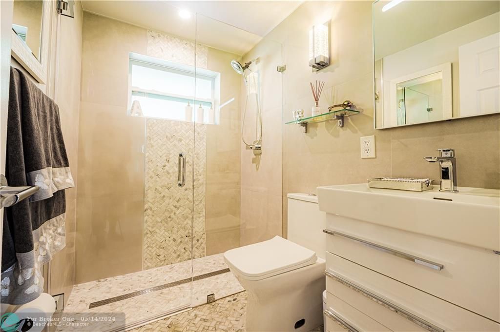 最近售出: $895,000 (3 贝兹, 2 浴室, 1429 平方英尺)