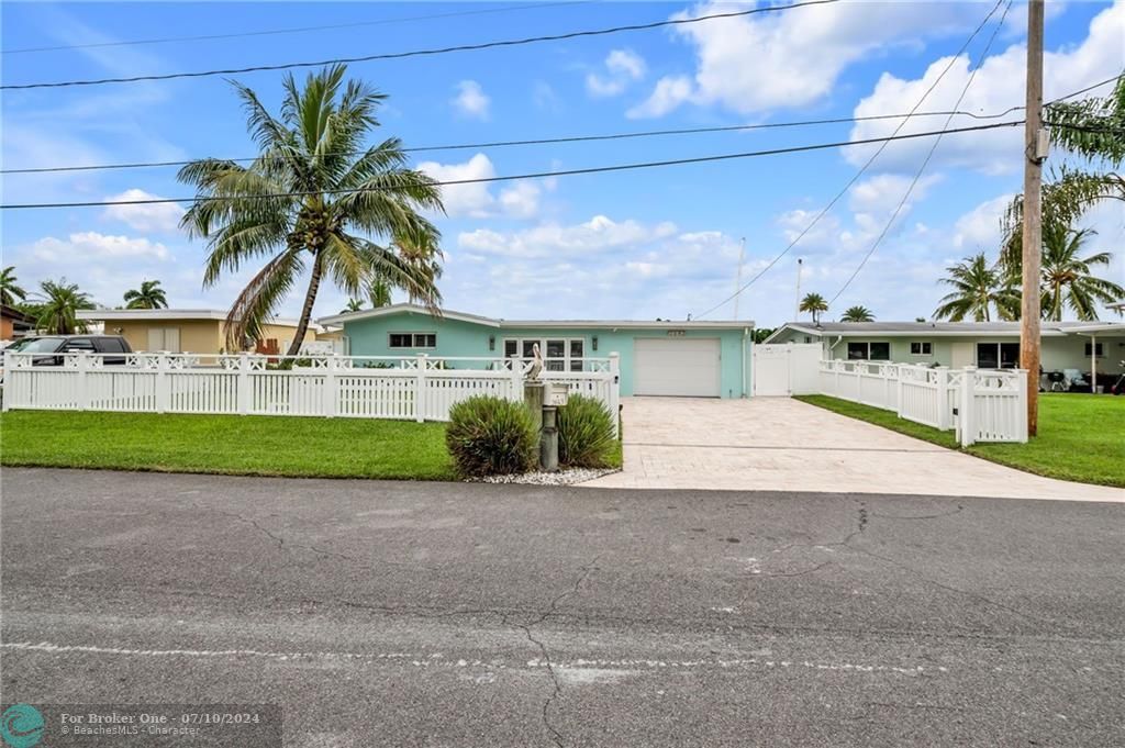 Recently Sold: $1,199,900 (3 beds, 2 baths, 2160 Square Feet)