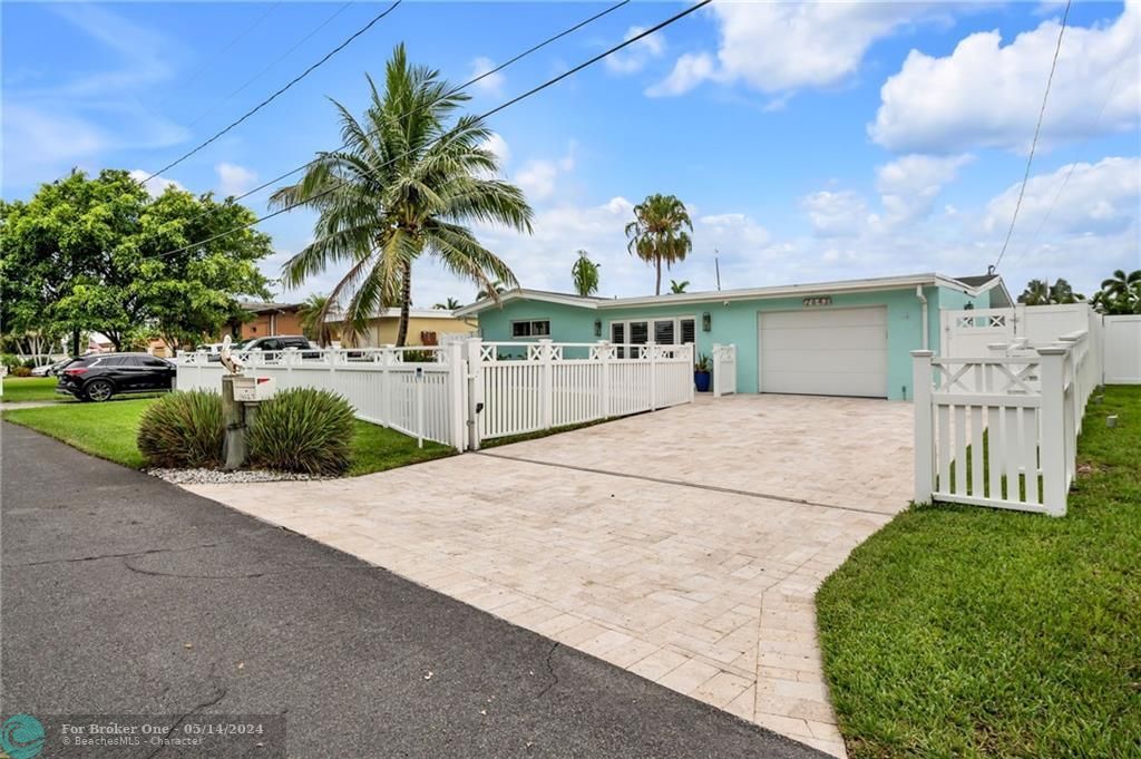 Recently Sold: $1,199,900 (3 beds, 2 baths, 2160 Square Feet)