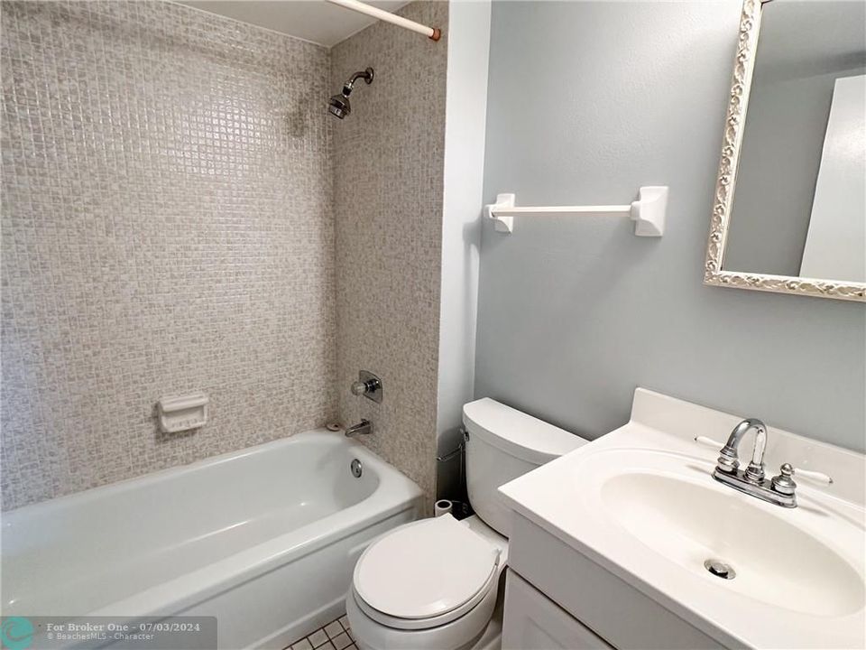 最近售出: $235,000 (2 贝兹, 2 浴室, 975 平方英尺)