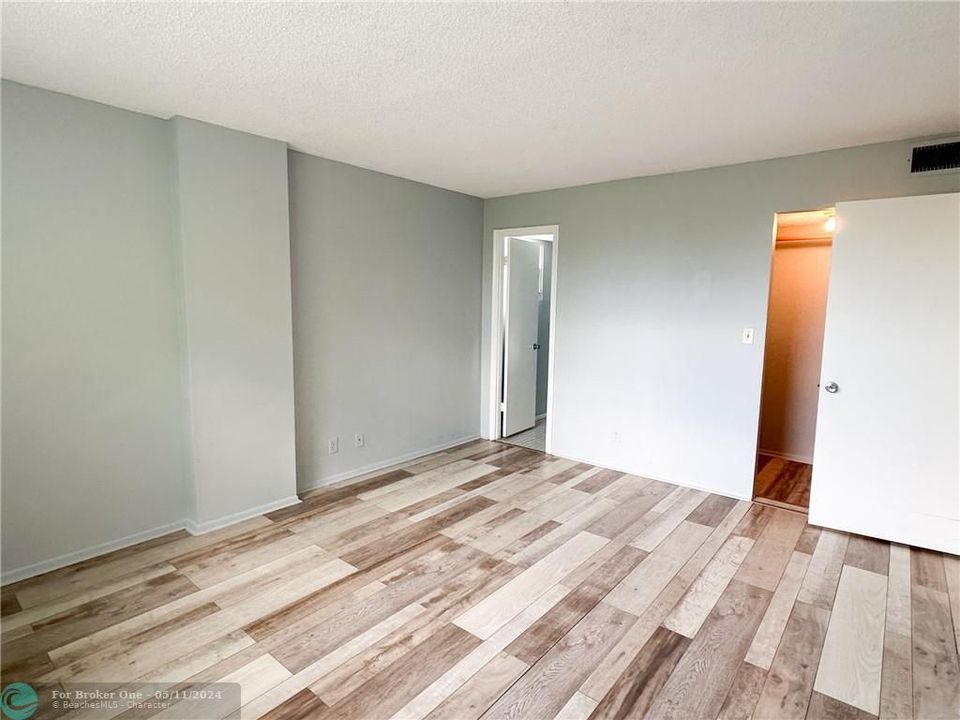 Recently Sold: $235,000 (2 beds, 2 baths, 975 Square Feet)