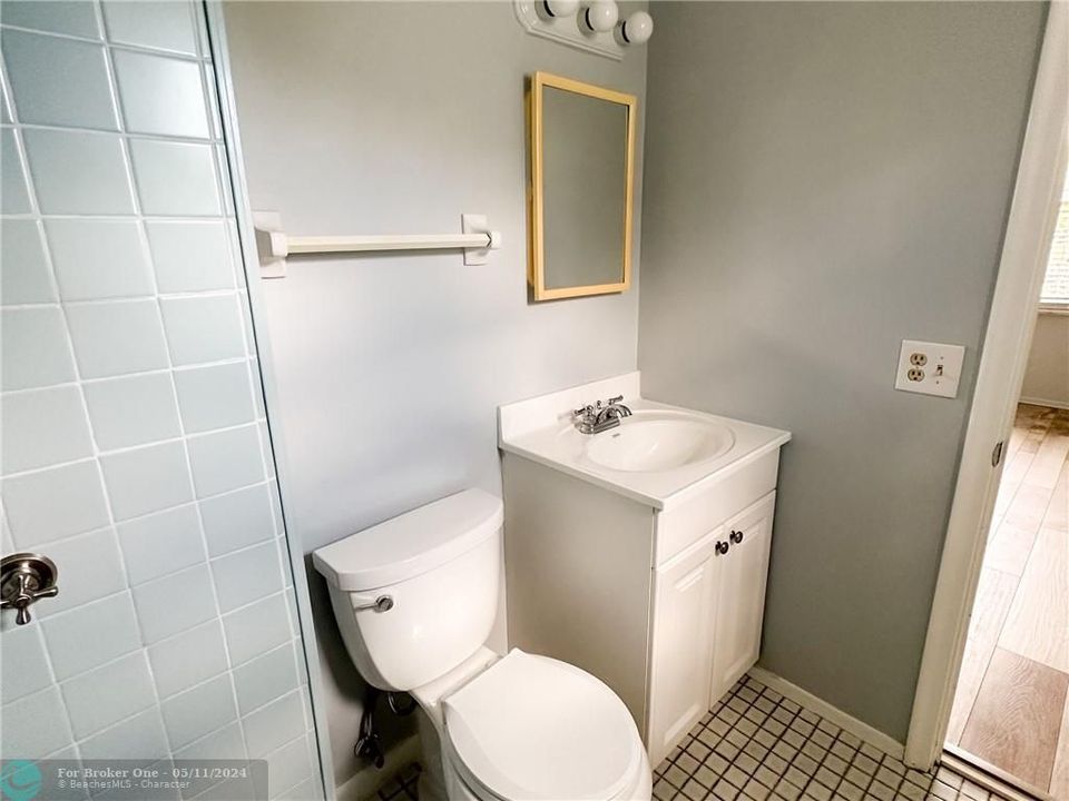 最近售出: $235,000 (2 贝兹, 2 浴室, 975 平方英尺)