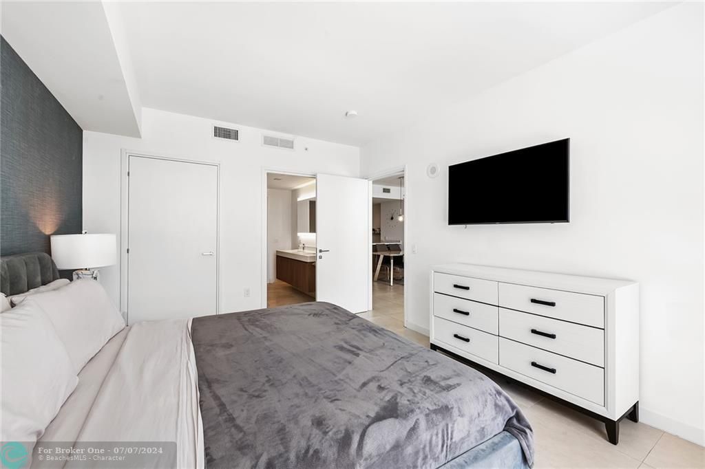 Recently Rented: $4,000 (1 beds, 1 baths, 844 Square Feet)