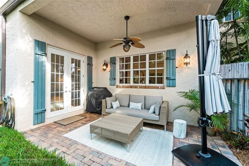 Recently Sold: $2,300,000 (3 beds, 2 baths, 2458 Square Feet)