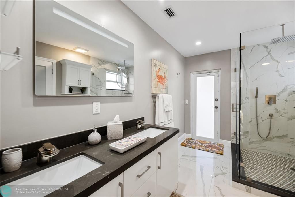 Recently Sold: $2,490,000 (4 beds, 3 baths, 2811 Square Feet)