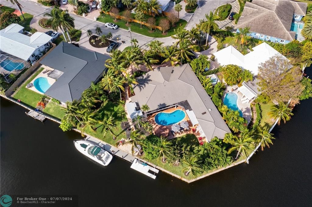 Recently Sold: $2,490,000 (4 beds, 3 baths, 2811 Square Feet)
