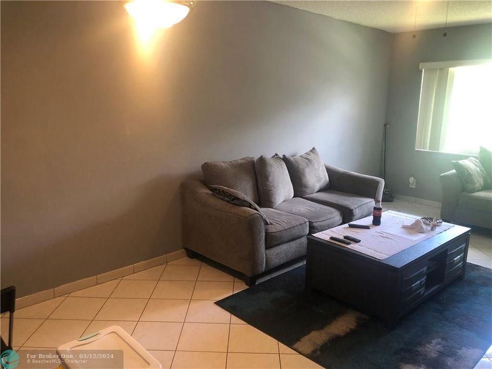 Recently Sold: $90,000 (1 beds, 1 baths, 684 Square Feet)