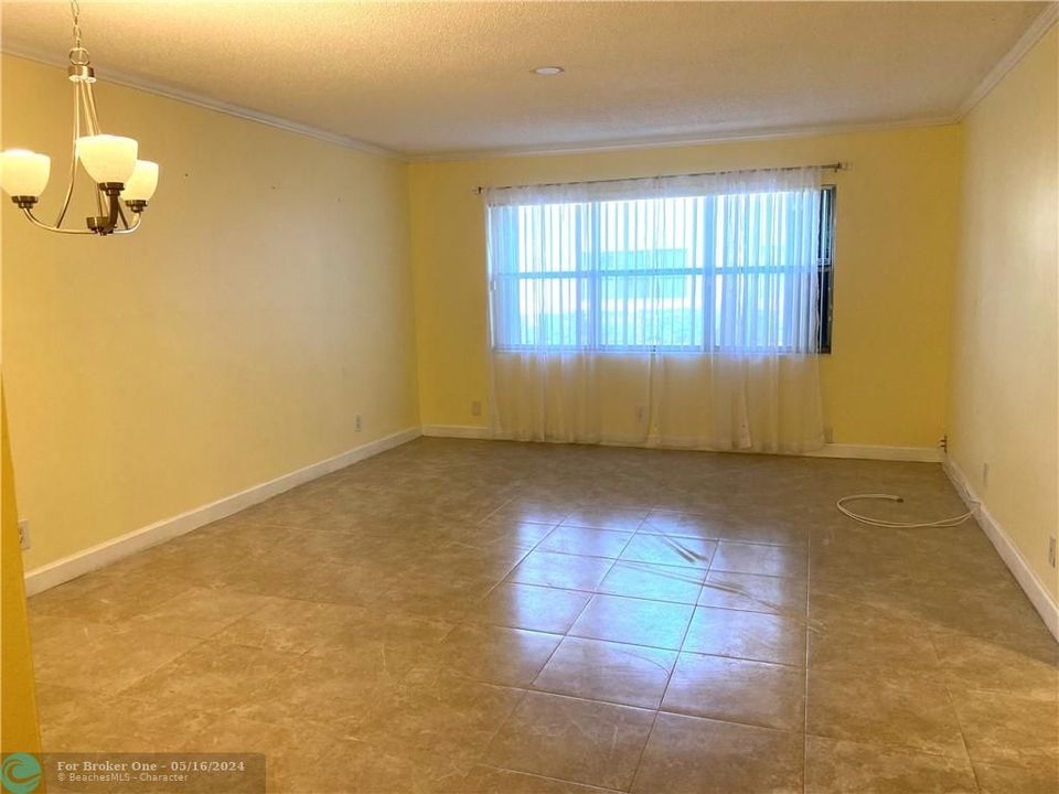Recently Rented: $1,750 (2 beds, 1 baths, 840 Square Feet)
