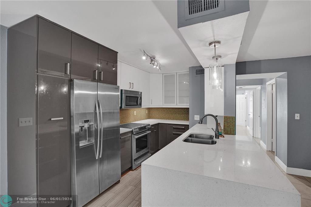 Recently Sold: $289,000 (2 beds, 2 baths, 1256 Square Feet)