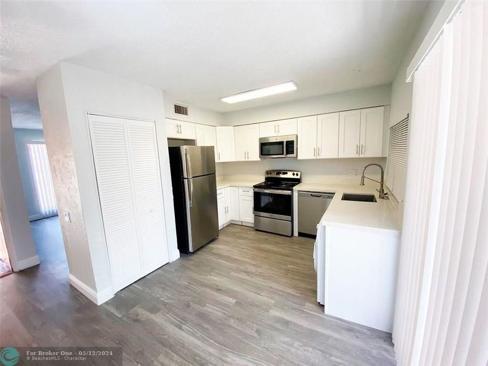 Recently Rented: $1,649 (2 beds, 1 baths, 840 Square Feet)