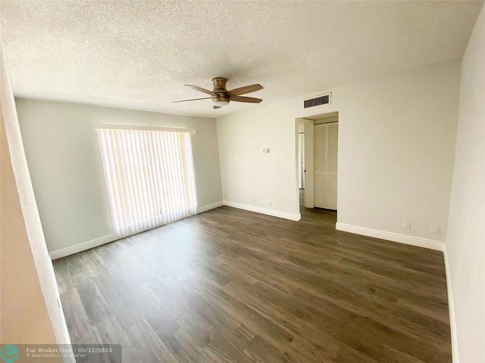 Recently Rented: $1,649 (2 beds, 1 baths, 840 Square Feet)