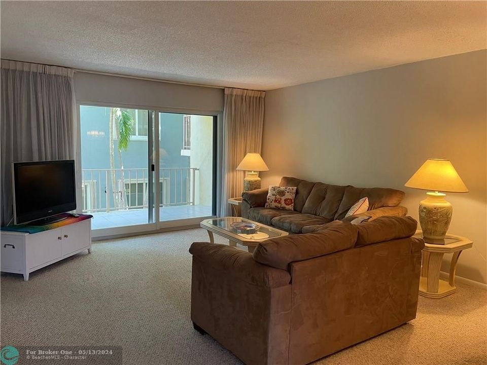 Recently Rented: $2,350 (2 beds, 2 baths, 1180 Square Feet)