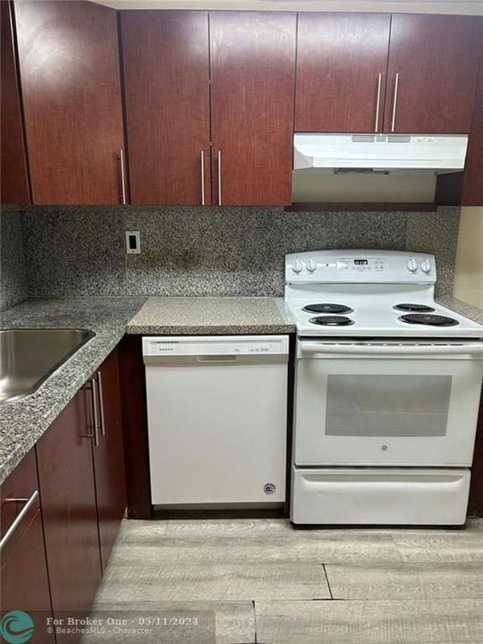 Recently Rented: $1,900 (2 beds, 2 baths, 1000 Square Feet)