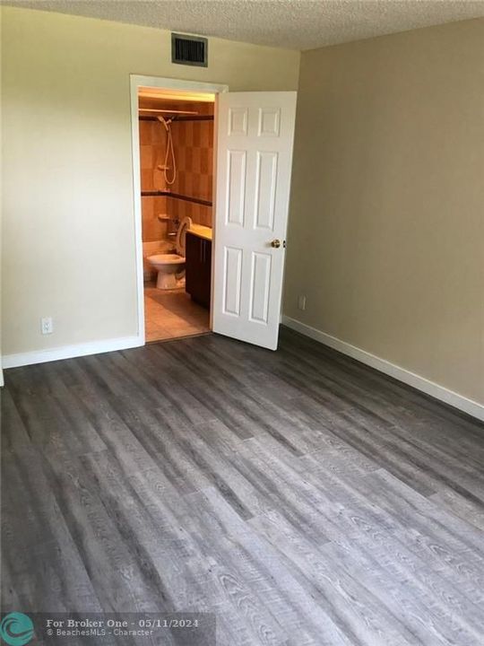Recently Rented: $1,900 (2 beds, 2 baths, 1000 Square Feet)