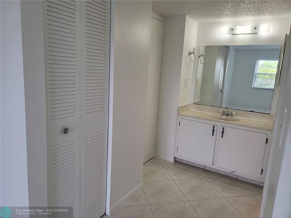 Recently Rented: $1,550 (1 beds, 1 baths, 695 Square Feet)