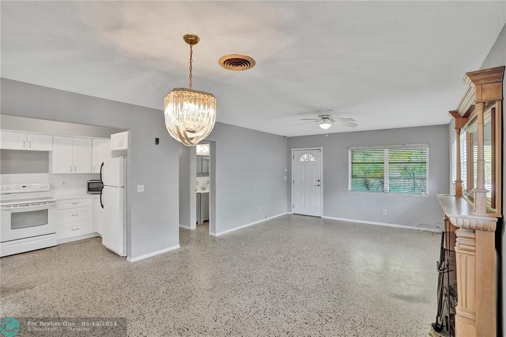 Recently Sold: $425,000 (2 beds, 1 baths, 1103 Square Feet)
