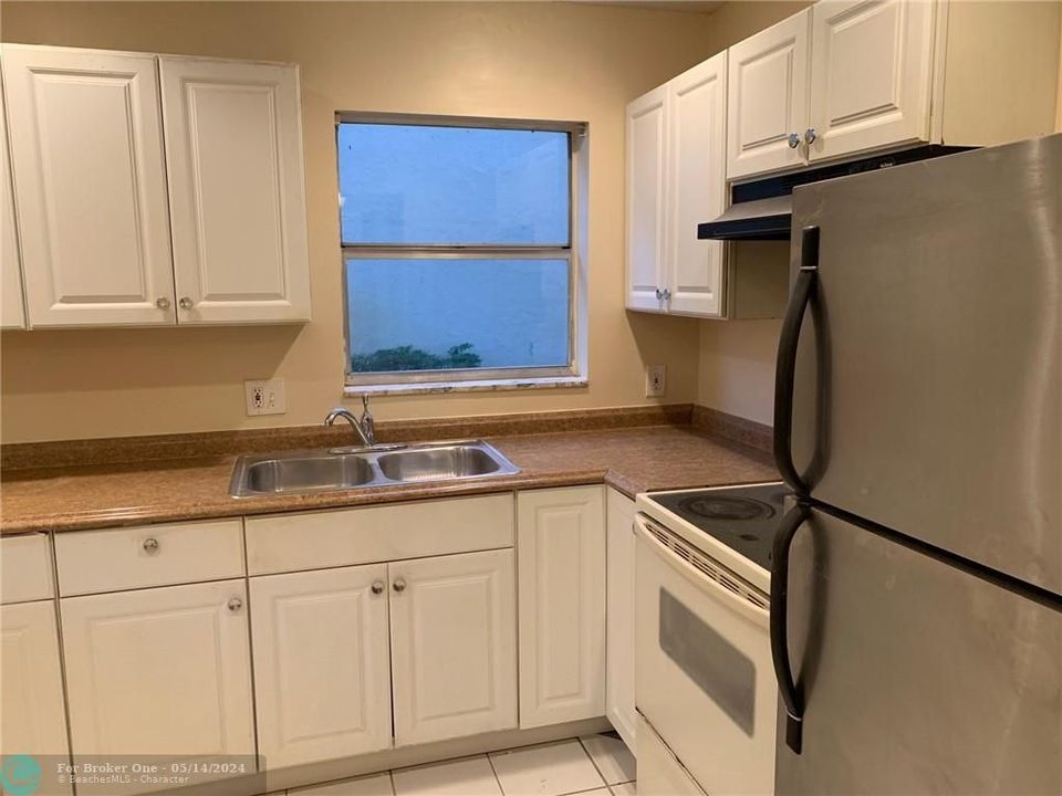 Recently Rented: $1,800 (2 beds, 2 baths, 1000 Square Feet)