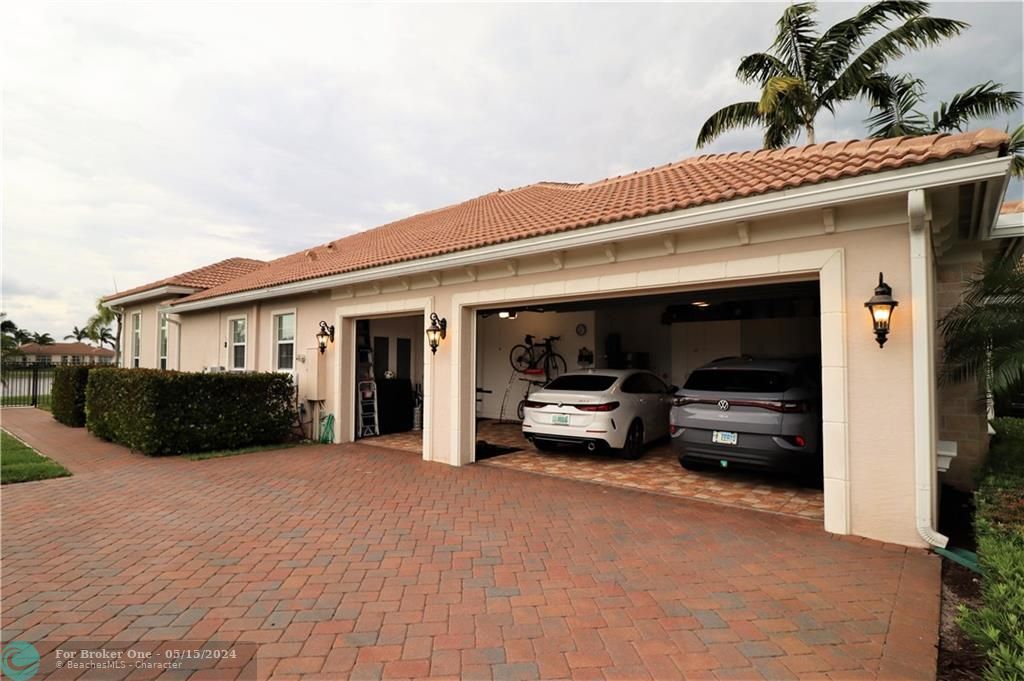 Recently Sold: $2,149,000 (5 beds, 3 baths, 4041 Square Feet)