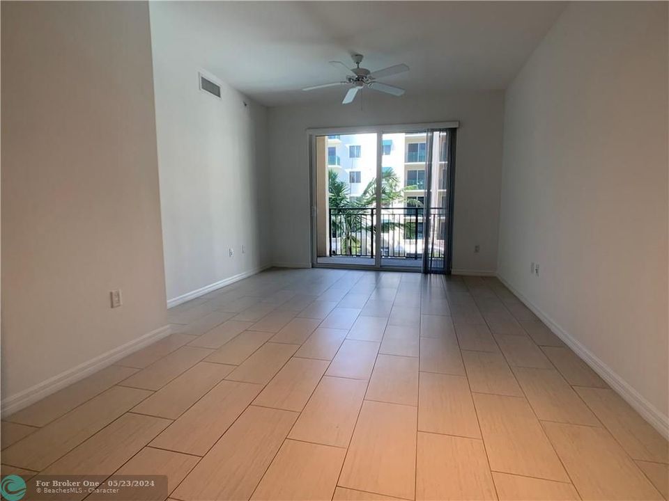 Recently Rented: $2,223 (1 beds, 1 baths, 754 Square Feet)