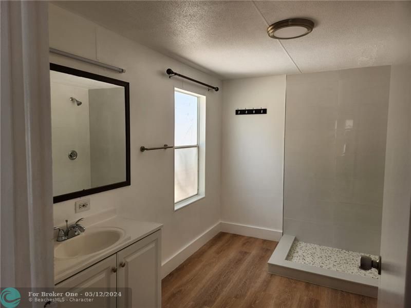 最近租的: $2,450 (3 贝兹, 2 浴室, 1296 平方英尺)