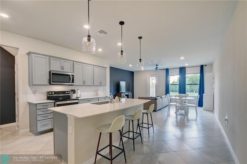 Recently Sold: $499,000 (3 beds, 2 baths, 1826 Square Feet)