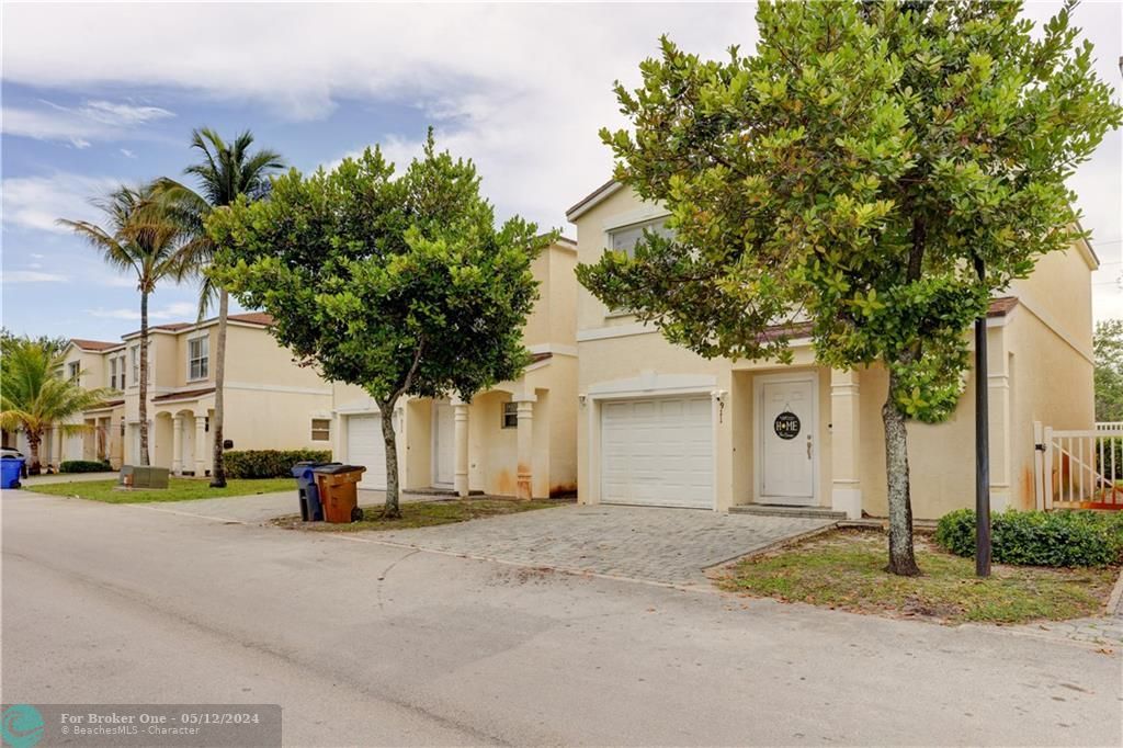 Recently Sold: $399,999 (3 beds, 2 baths, 1485 Square Feet)