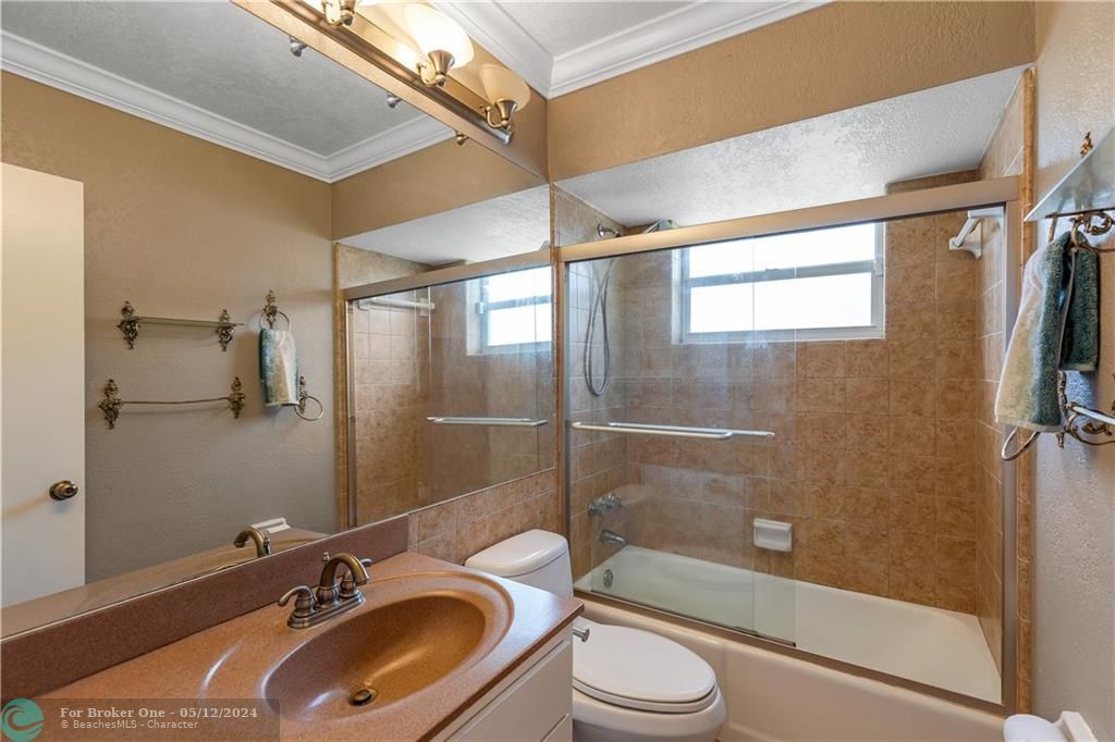最近售出: $749,000 (4 贝兹, 3 浴室, 2010 平方英尺)
