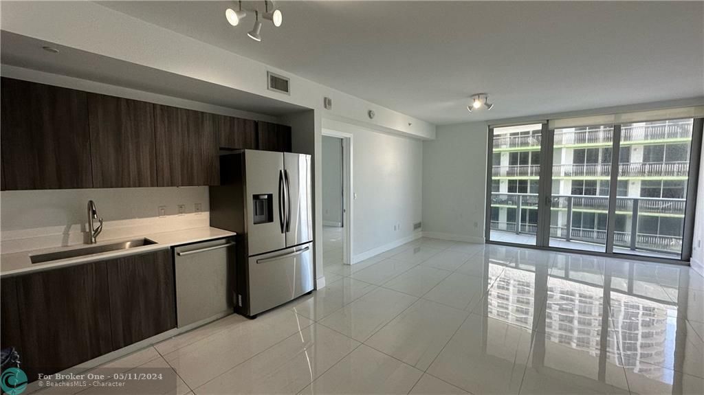 Recently Rented: $3,800 (1 beds, 1 baths, 766 Square Feet)