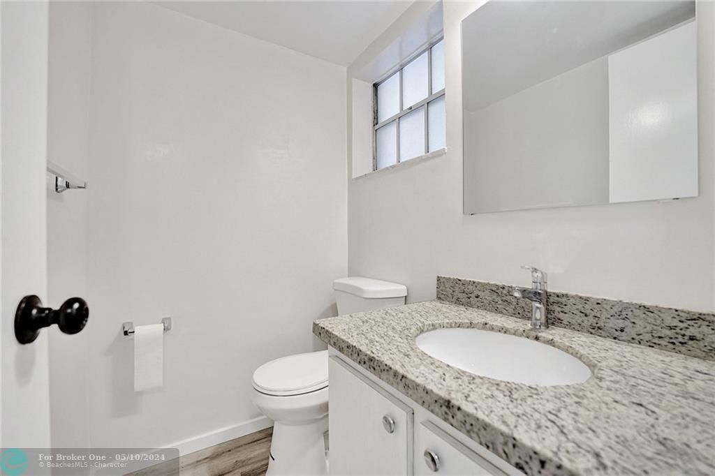 Recently Sold: $166,000 (1 beds, 1 baths, 744 Square Feet)