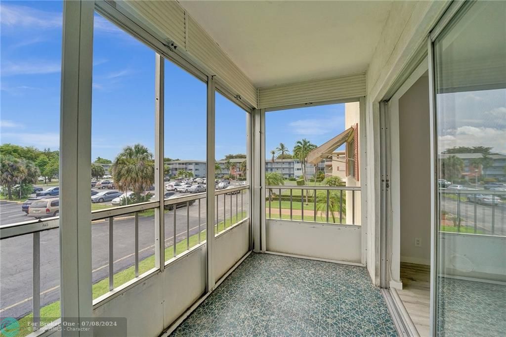 Recently Sold: $166,000 (1 beds, 1 baths, 744 Square Feet)