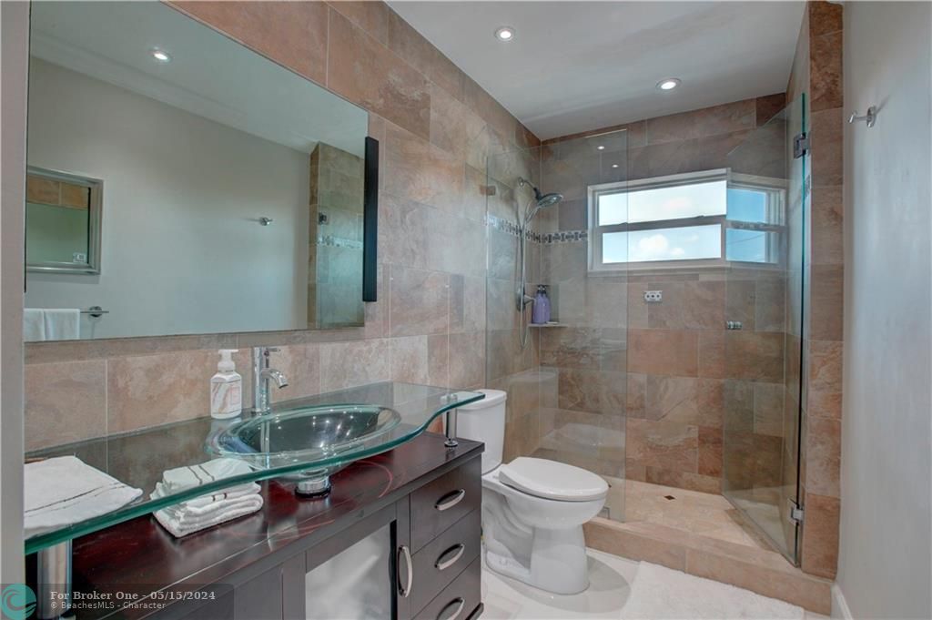 最近售出: $429,000 (2 贝兹, 2 浴室, 1165 平方英尺)