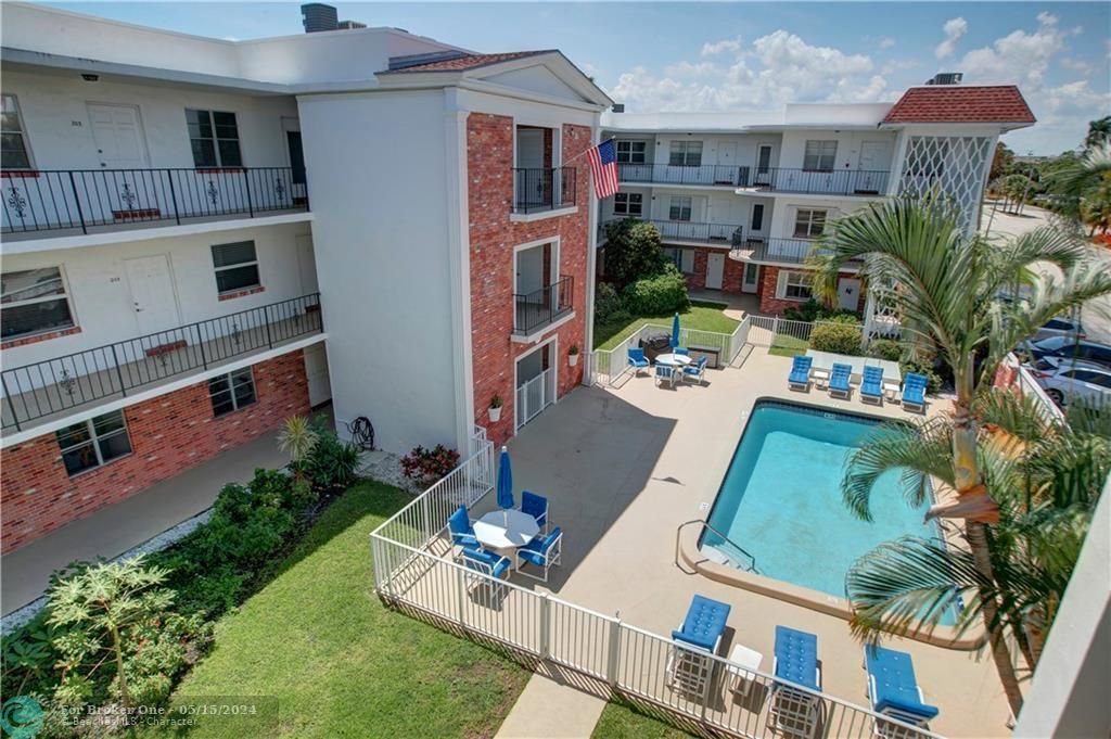 Recently Sold: $429,000 (2 beds, 2 baths, 1165 Square Feet)