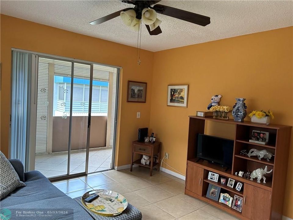 Recently Sold: $140,000 (2 beds, 2 baths, 907 Square Feet)